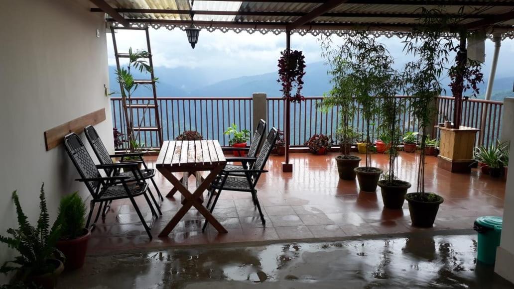 The River View Homestay Kurseong ภายนอก รูปภาพ